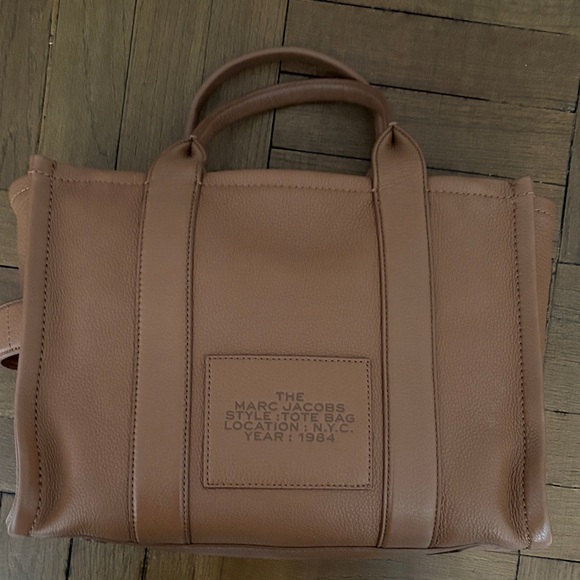 Marc Jacobs The Leather Medium Tote Bag - Picture 2 of 7